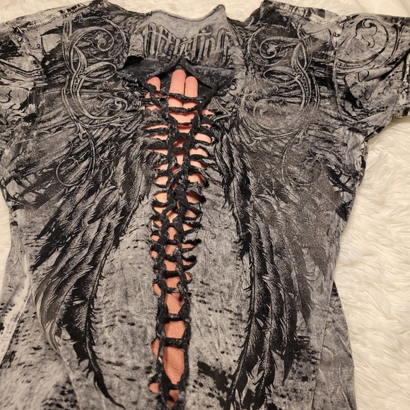 Affliction cut out back shirt - Picture 5 of 8